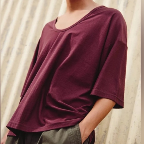 Urban Outfitters Drapey Wide Neck Oversized Tee in Chocolate Size XXS NWT - Picture 2 of 8